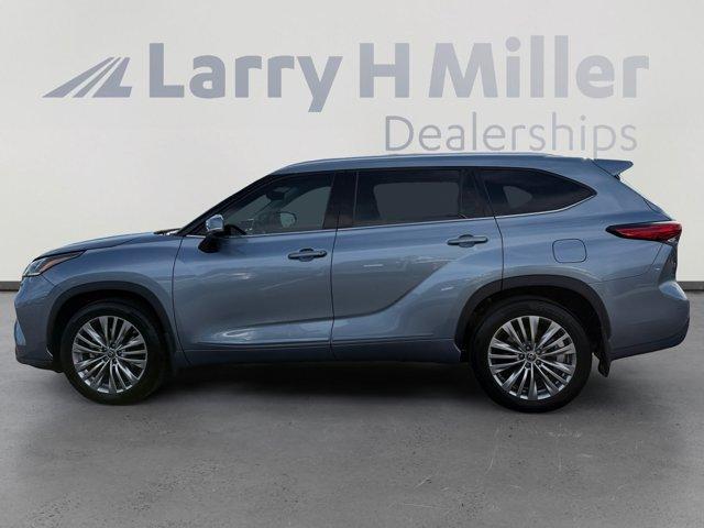 used 2022 Toyota Highlander car, priced at $40,556
