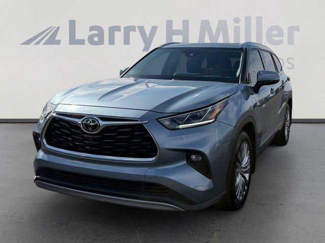 used 2022 Toyota Highlander car, priced at $40,556