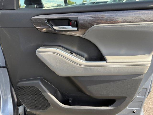 used 2022 Toyota Highlander car, priced at $40,556