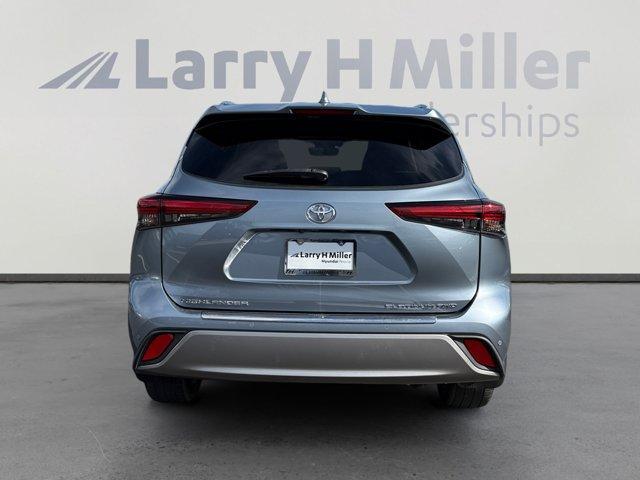 used 2022 Toyota Highlander car, priced at $40,556