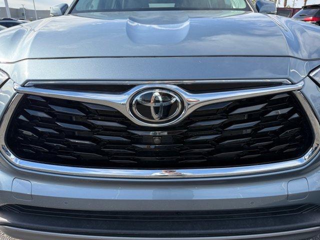 used 2022 Toyota Highlander car, priced at $40,556