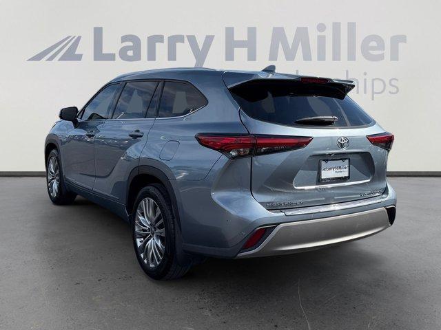 used 2022 Toyota Highlander car, priced at $40,556