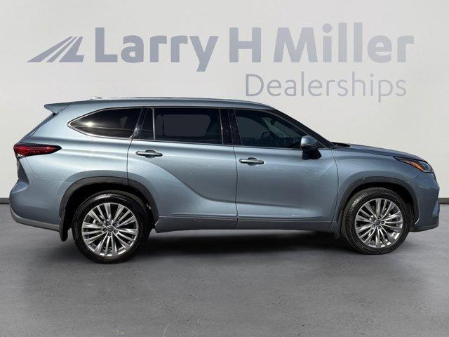 used 2022 Toyota Highlander car, priced at $40,556