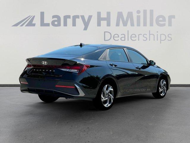 new 2025 Hyundai Elantra car, priced at $23,337