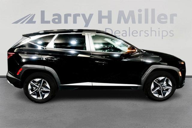 new 2025 Hyundai TUCSON Hybrid car, priced at $37,054