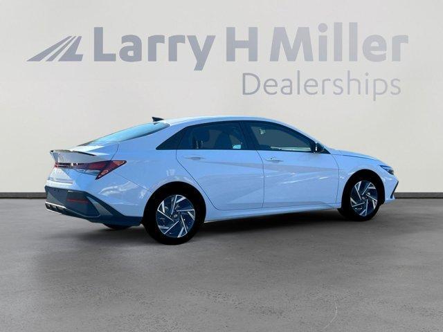 new 2025 Hyundai Elantra car, priced at $23,576