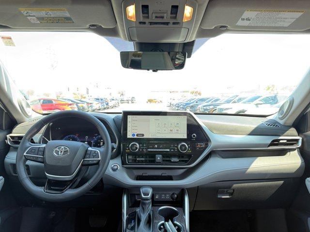 used 2023 Toyota Highlander car, priced at $41,676