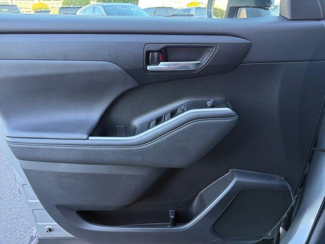 used 2022 Toyota Highlander car, priced at $33,826