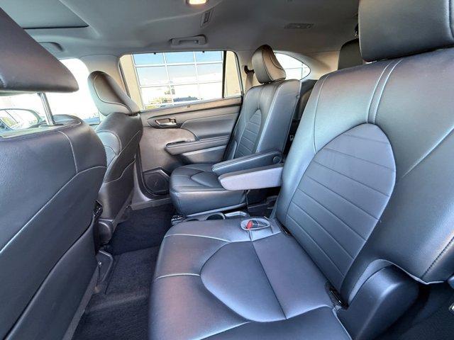 used 2022 Toyota Highlander car, priced at $33,826