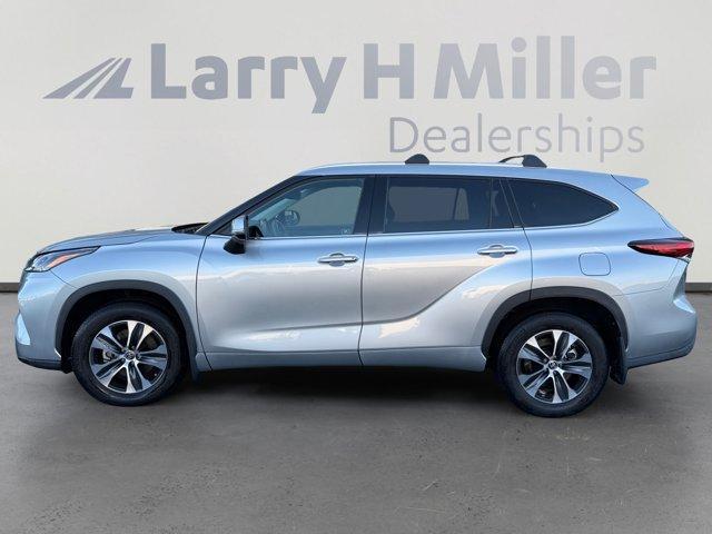 used 2022 Toyota Highlander car, priced at $33,826