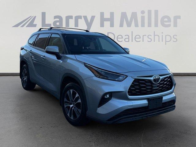 used 2022 Toyota Highlander car, priced at $33,826