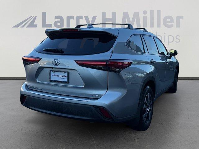 used 2022 Toyota Highlander car, priced at $33,826