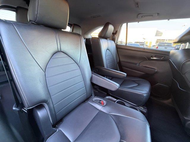 used 2022 Toyota Highlander car, priced at $33,826