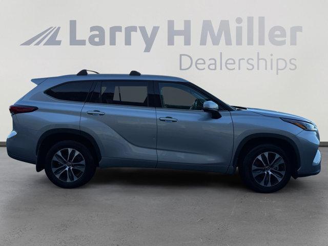 used 2022 Toyota Highlander car, priced at $33,826