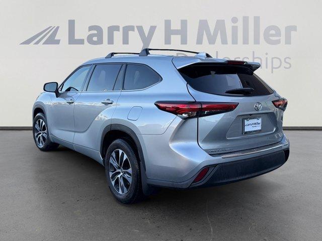 used 2022 Toyota Highlander car, priced at $33,826