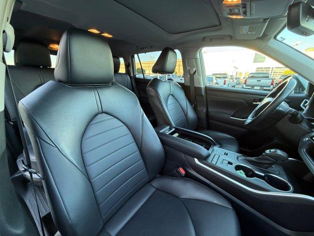 used 2022 Toyota Highlander car, priced at $33,826