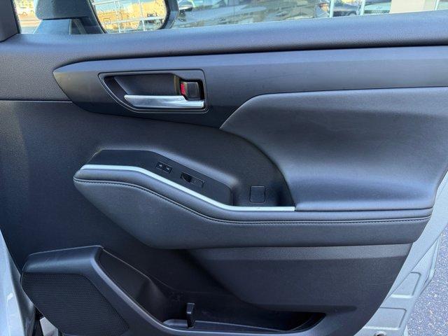 used 2022 Toyota Highlander car, priced at $33,826