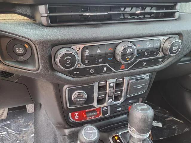 new 2025 Jeep Wrangler car, priced at $46,270