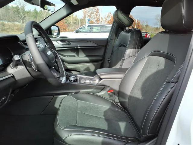 new 2025 Jeep Grand Cherokee car, priced at $43,530