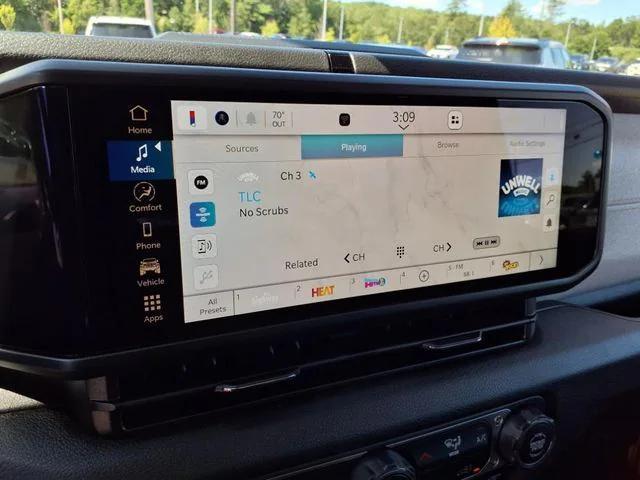 new 2025 Jeep Wrangler car, priced at $46,875