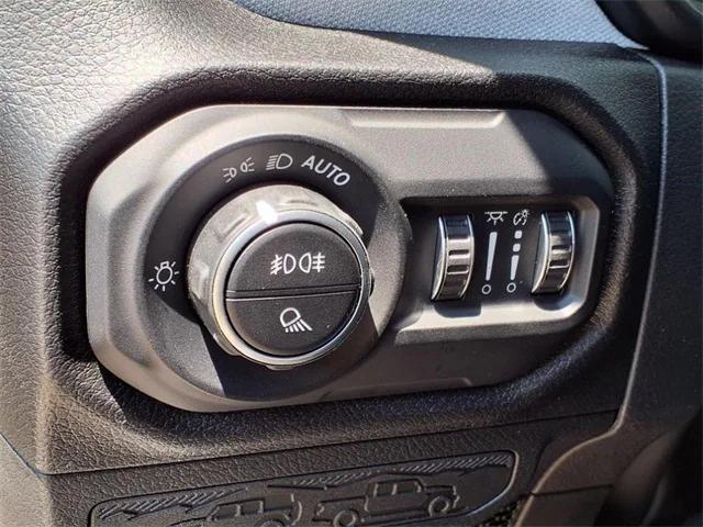 new 2025 Jeep Gladiator car, priced at $37,180