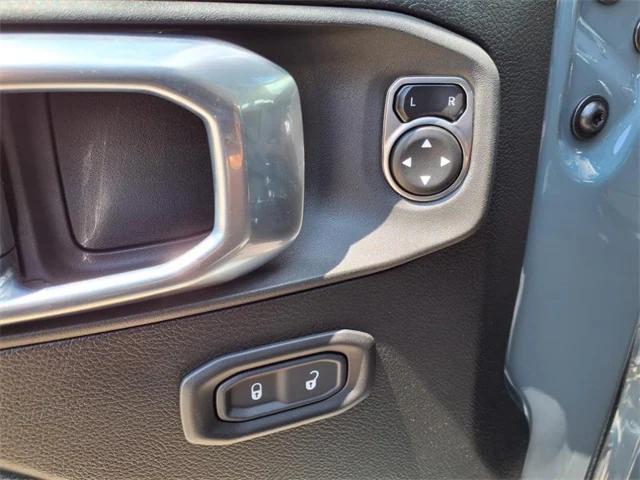 new 2025 Jeep Gladiator car, priced at $37,180