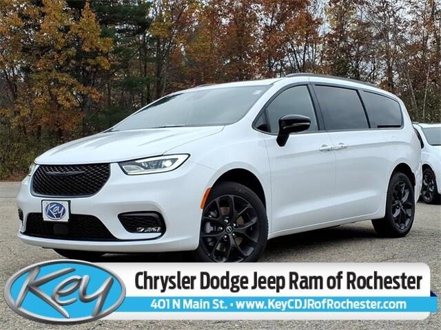 new 2026 Chrysler Pacifica car, priced at $51,740
