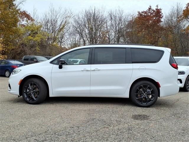 new 2026 Chrysler Pacifica car, priced at $51,740