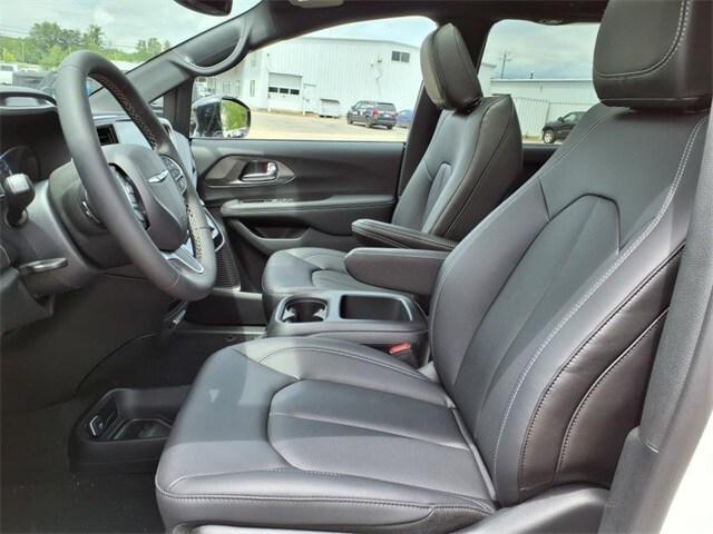 new 2025 Chrysler Pacifica car, priced at $44,868