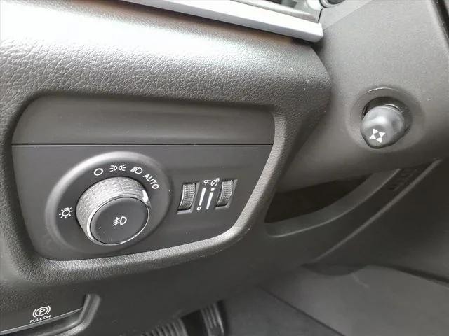 new 2025 Jeep Grand Cherokee car, priced at $49,815