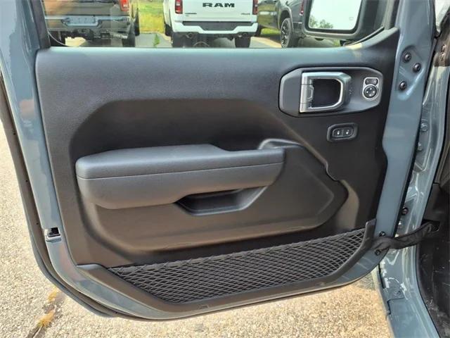 new 2025 Jeep Wrangler car, priced at $48,460