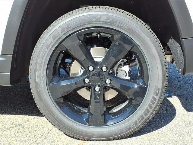 new 2025 Jeep Grand Cherokee car, priced at $43,530