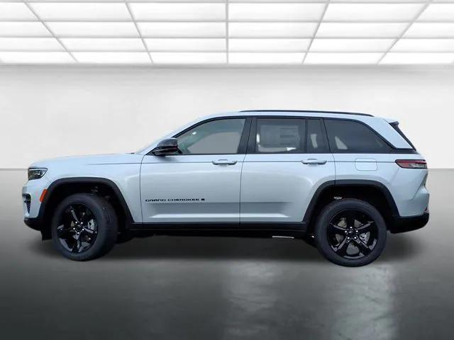 new 2025 Jeep Grand Cherokee car, priced at $44,125