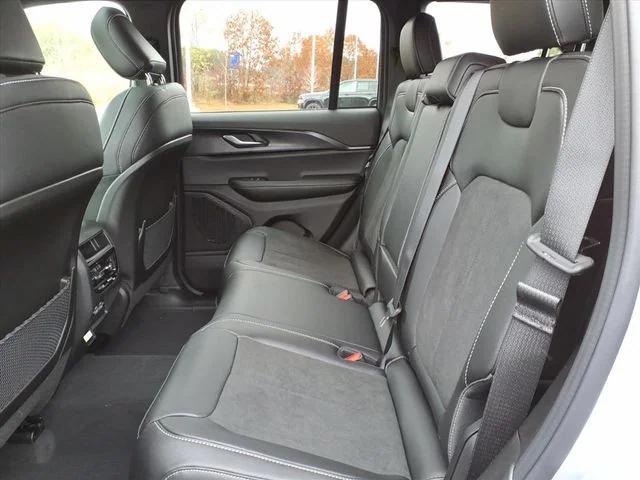 new 2025 Jeep Grand Cherokee car, priced at $44,125