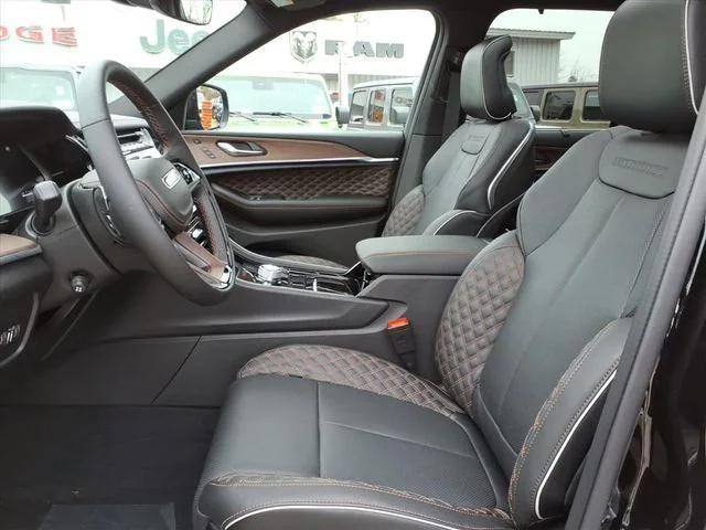 new 2025 Jeep Grand Cherokee car, priced at $60,425