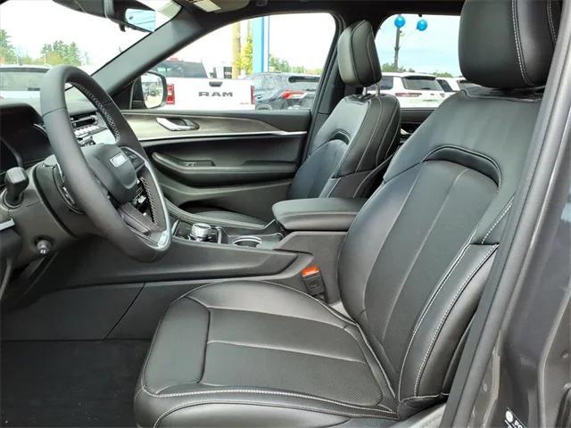 new 2025 Jeep Grand Cherokee car, priced at $50,810