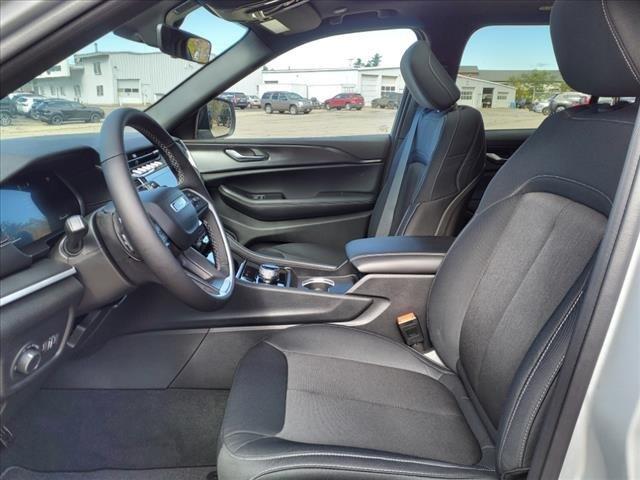 new 2025 Jeep Grand Cherokee car, priced at $39,417