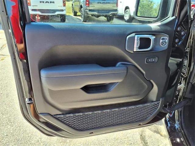 new 2025 Jeep Gladiator car, priced at $47,585