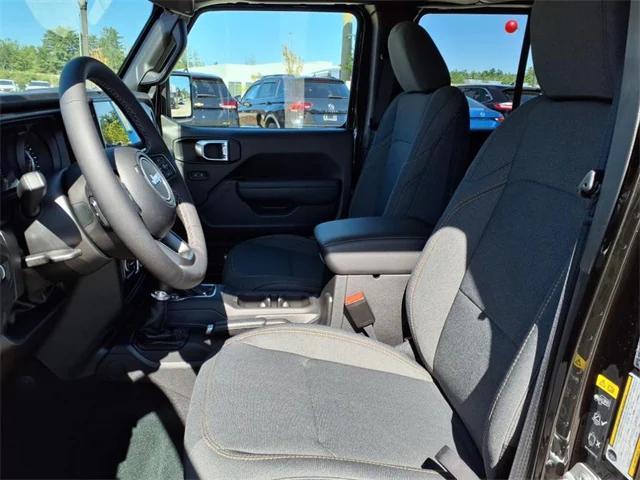new 2025 Jeep Gladiator car, priced at $47,585