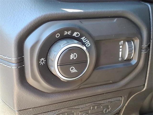 new 2025 Jeep Gladiator car, priced at $47,825