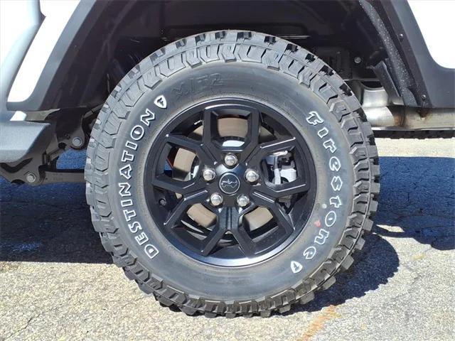 new 2025 Jeep Gladiator car, priced at $47,825