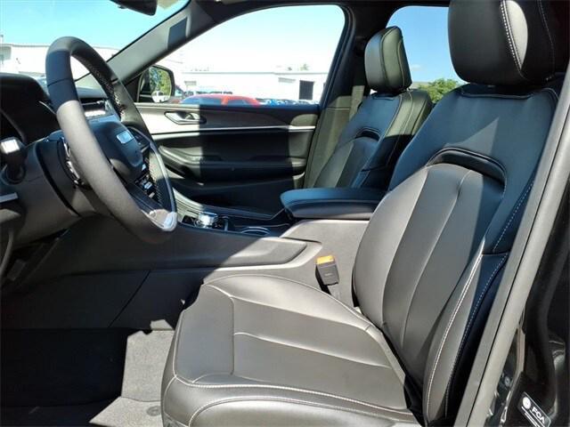 new 2025 Jeep Grand Cherokee car, priced at $47,985