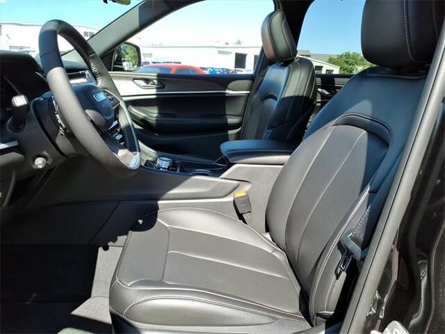 new 2025 Jeep Grand Cherokee car, priced at $53,680