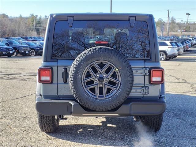 new 2025 Jeep Wrangler car, priced at $40,592