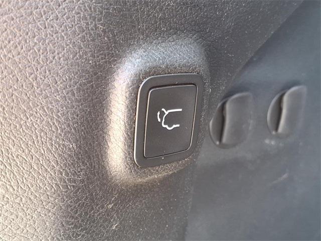 used 2020 Jeep Cherokee car, priced at $19,675
