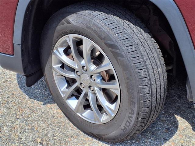 used 2020 Jeep Cherokee car, priced at $19,675
