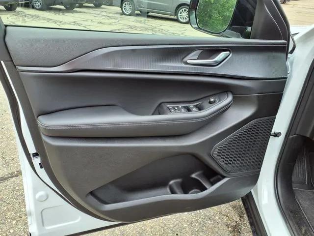 new 2025 Jeep Grand Cherokee L car, priced at $43,780