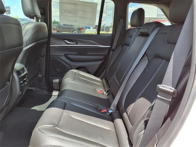 new 2025 Jeep Grand Cherokee car, priced at $45,221