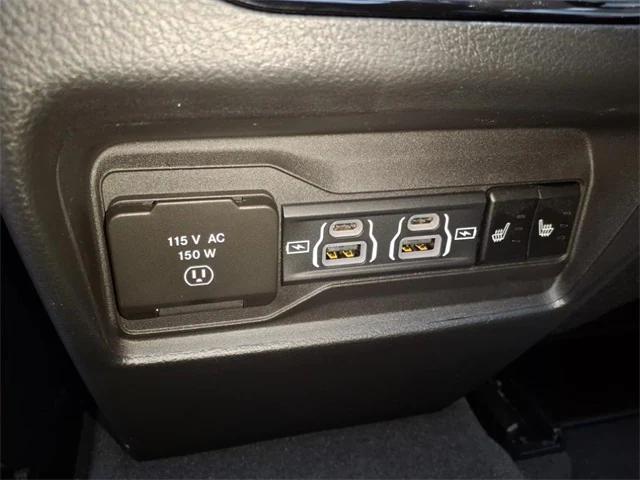 new 2025 Jeep Grand Cherokee car, priced at $45,221
