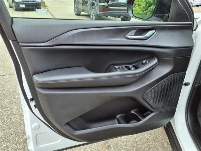 used 2023 Jeep Grand Cherokee car, priced at $35,357